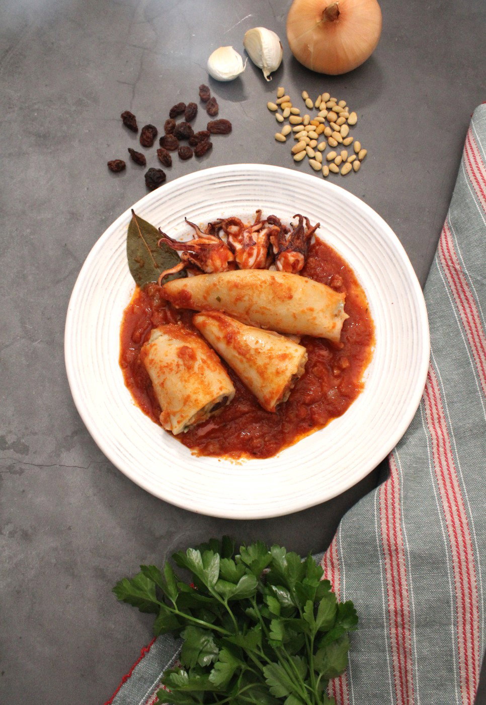Calamares rellenos a la siciliana. Receta tradicional italiana
