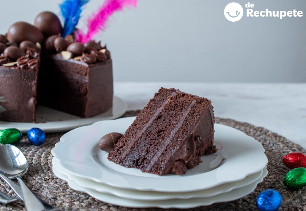 Mona de Pascua de chocolate. Un delicioso postre de Semana Santa