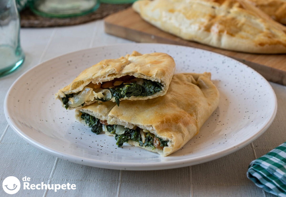 Panadons de Cuaresma. Empanada tradicional rellena de verduras