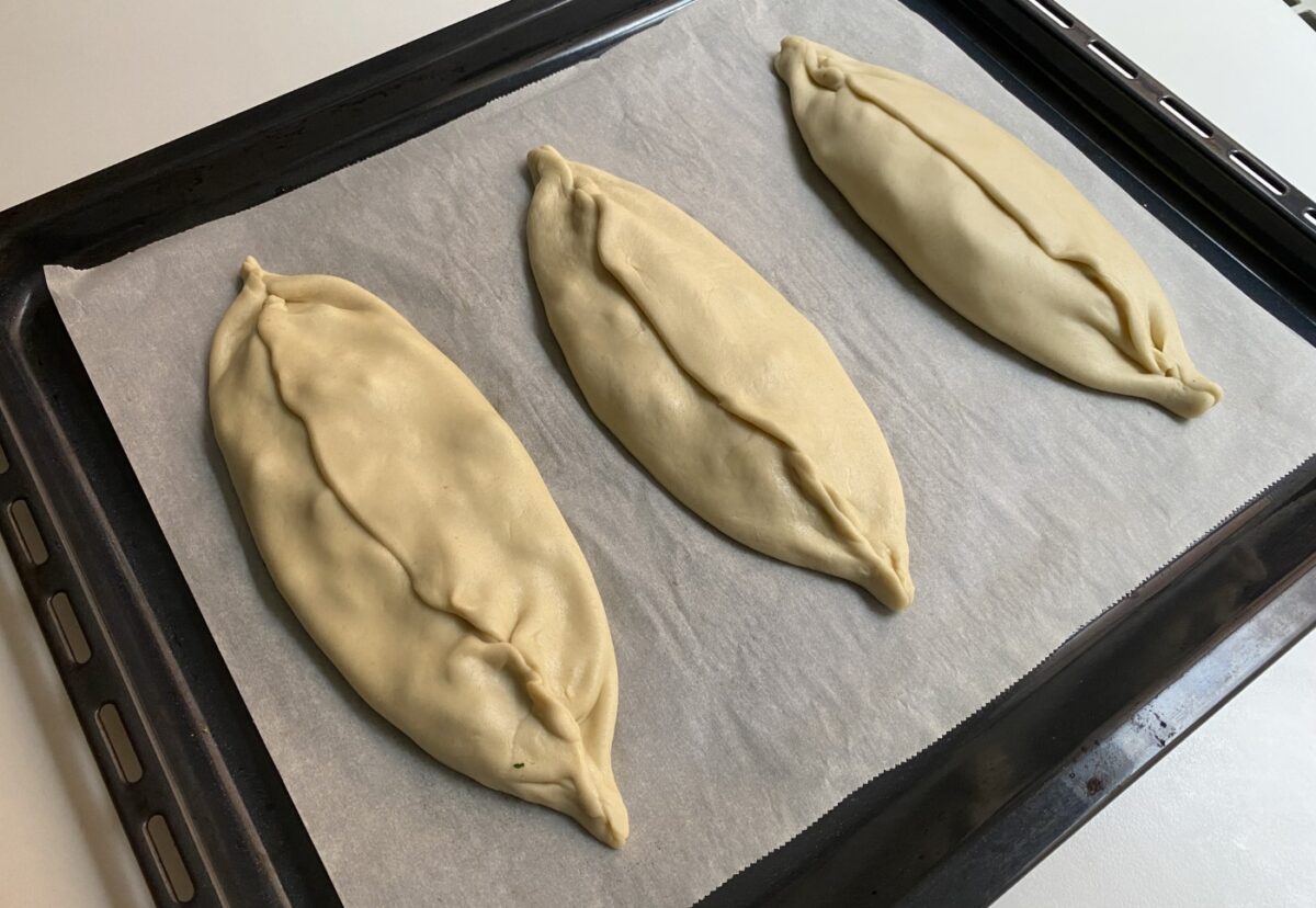 Panadons de Cuaresma. Empanada tradicional rellena de verduras