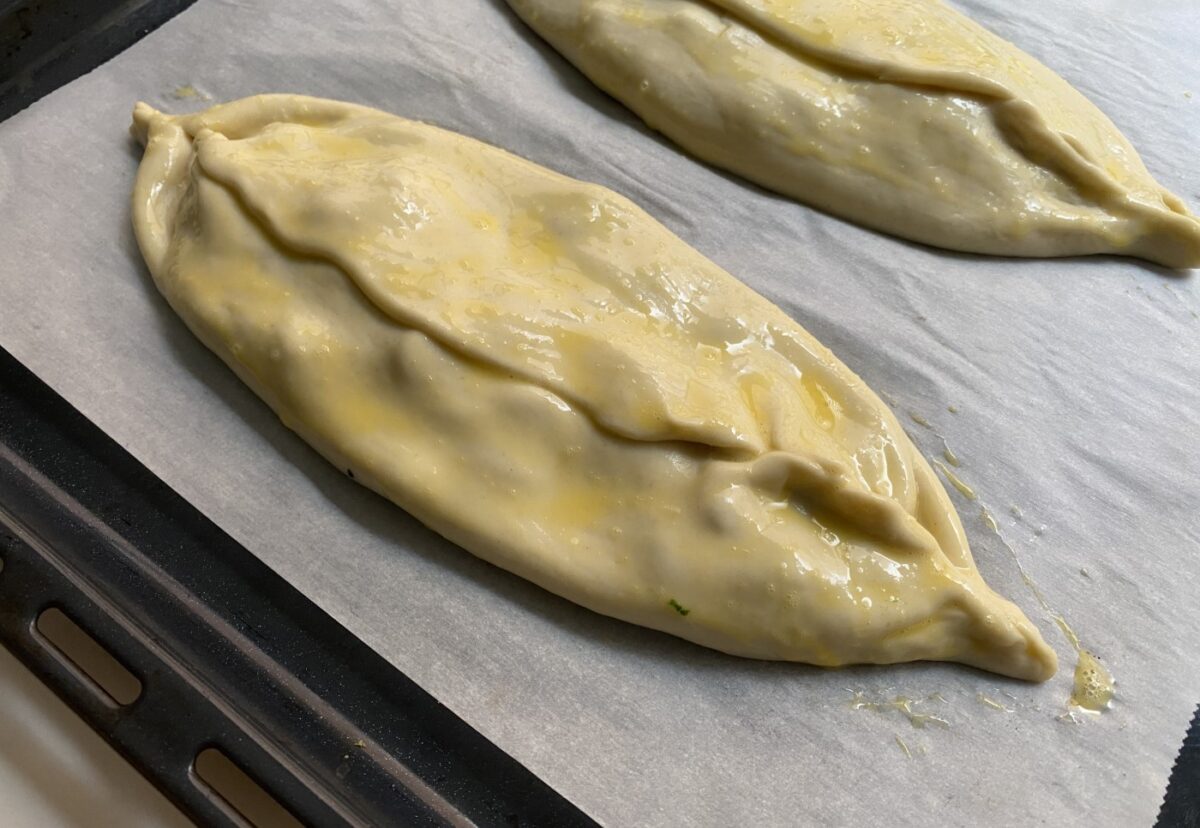 Panadons de Cuaresma. Empanada tradicional rellena de verduras