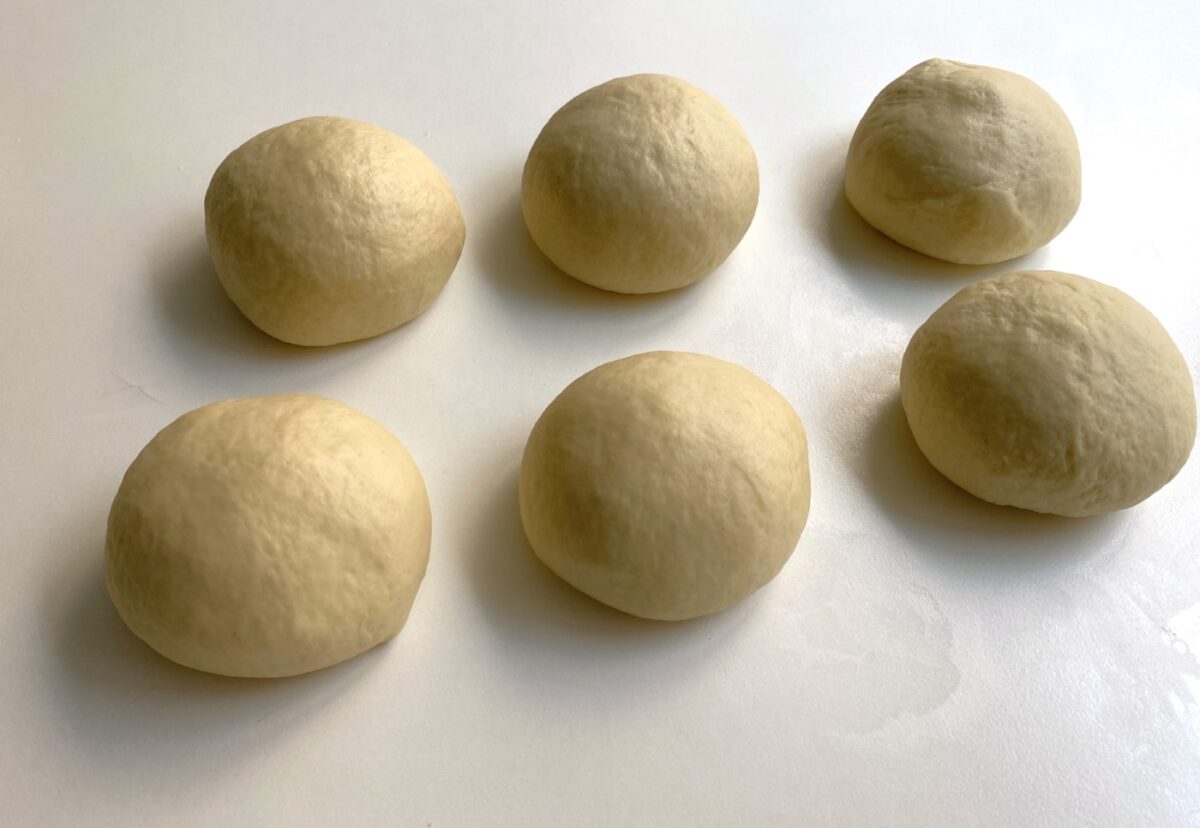 Panadons de Cuaresma. Empanada tradicional rellena de verduras