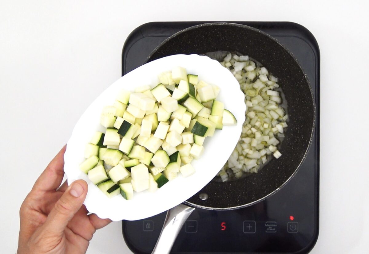 Arroz con calabacín. Receta rápida, sabrosa y fácil