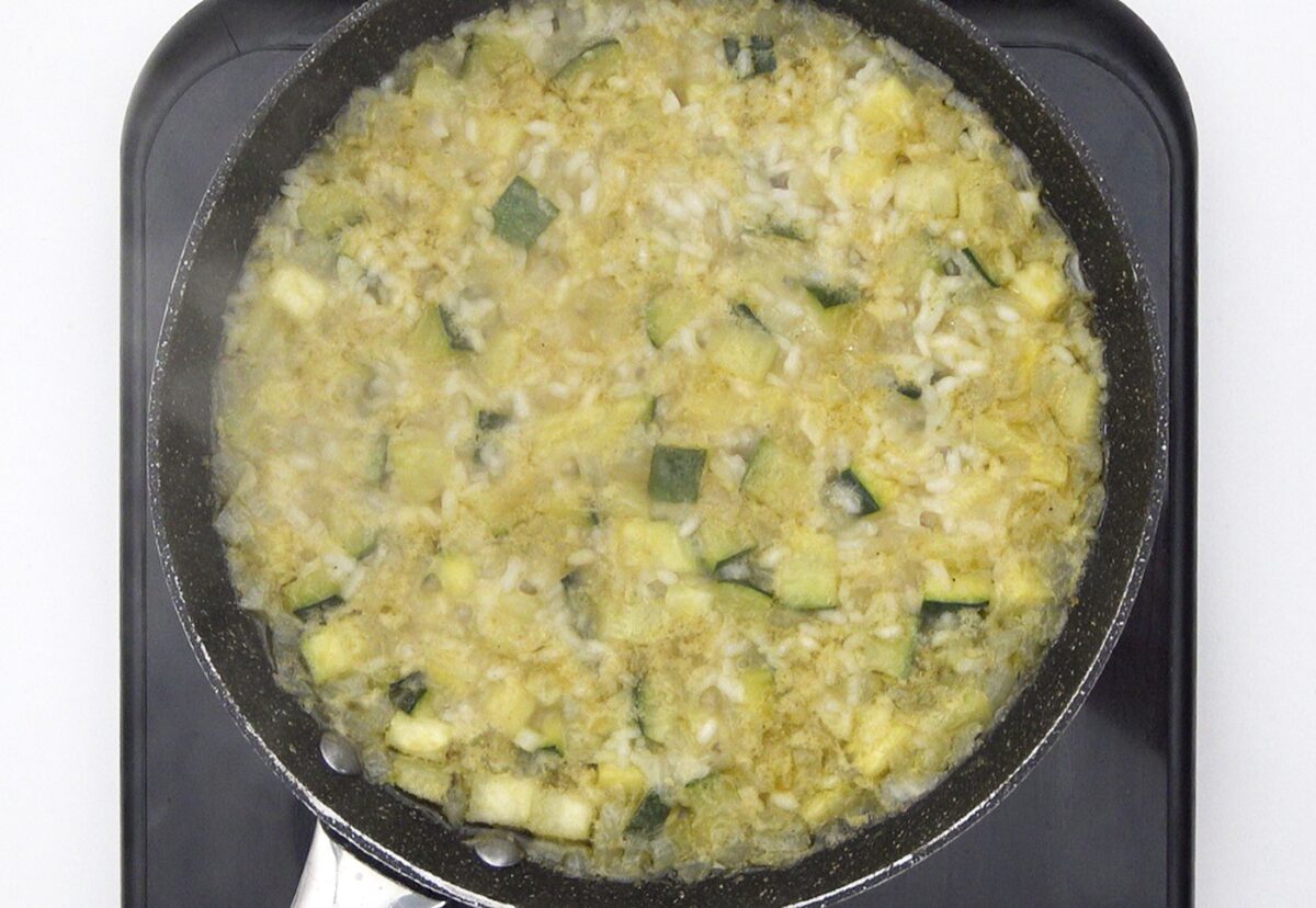 Arroz con calabacín. Receta rápida, sabrosa y fácil