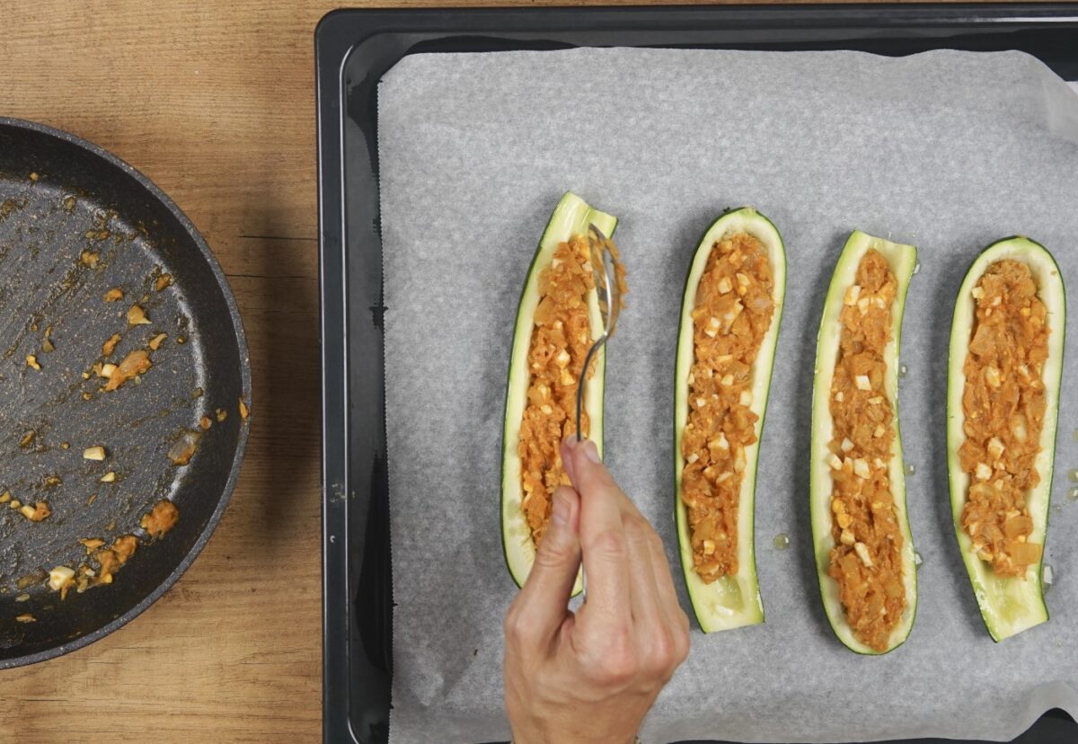 Calabacines rellenos de atún. Una receta muy fácil paso a paso