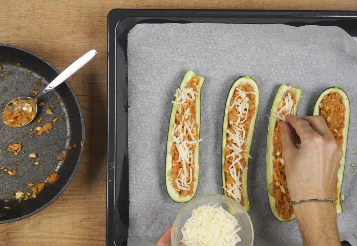 Calabacines rellenos de atún. Una receta muy fácil paso a paso