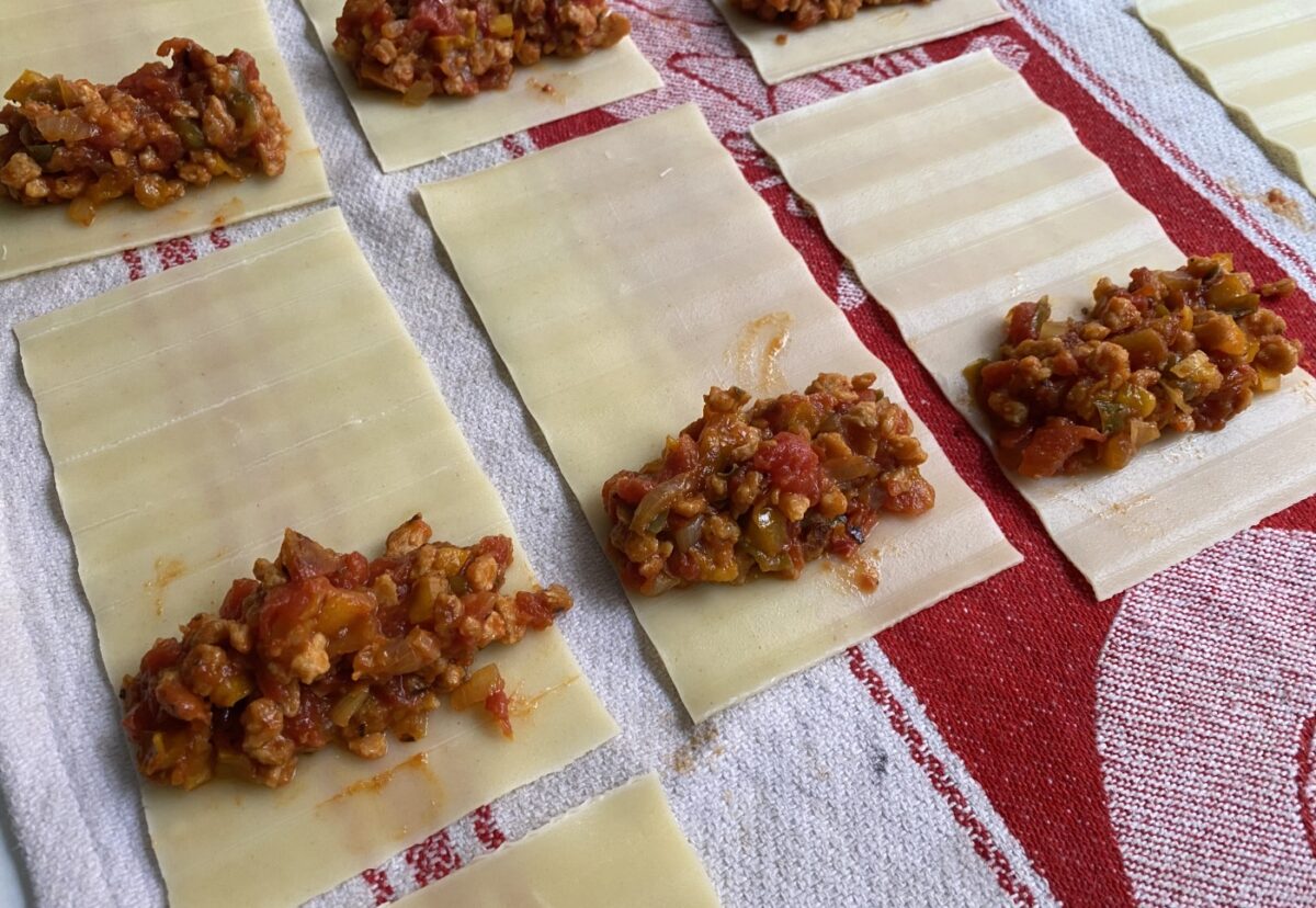 Canelones verticales rellenos de verduras y soja texturizada