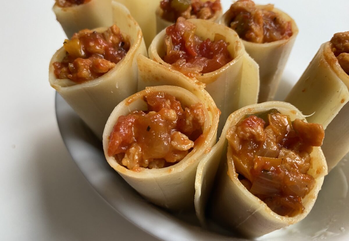 Canelones verticales rellenos de verduras y soja texturizada