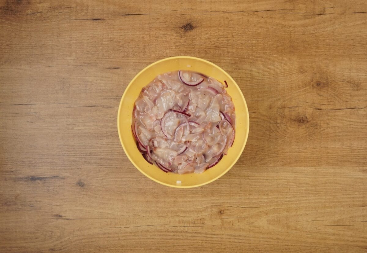 Ceviche en leche de almendras y cilantro