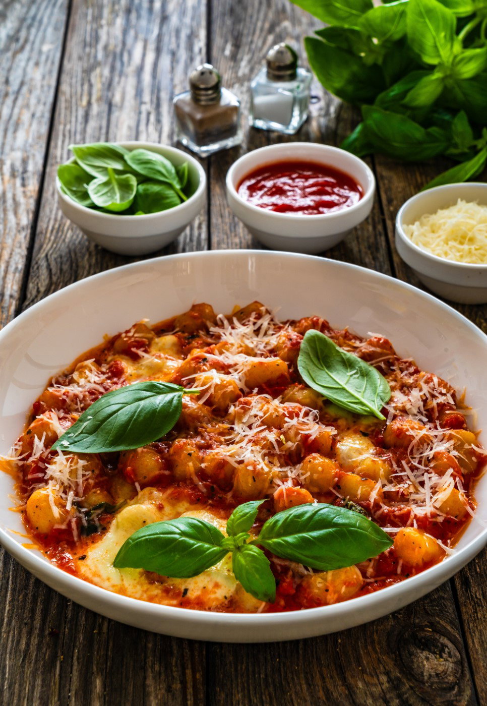 Gnocchi a la sorrentina. Receta italiana tradicional al horno