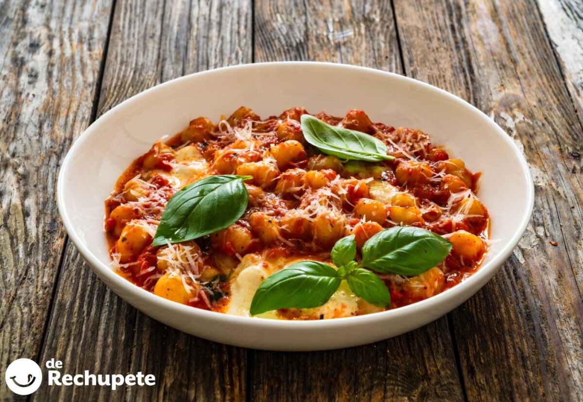 Gnocchi a la sorrentina. Receta italiana tradicional al horno