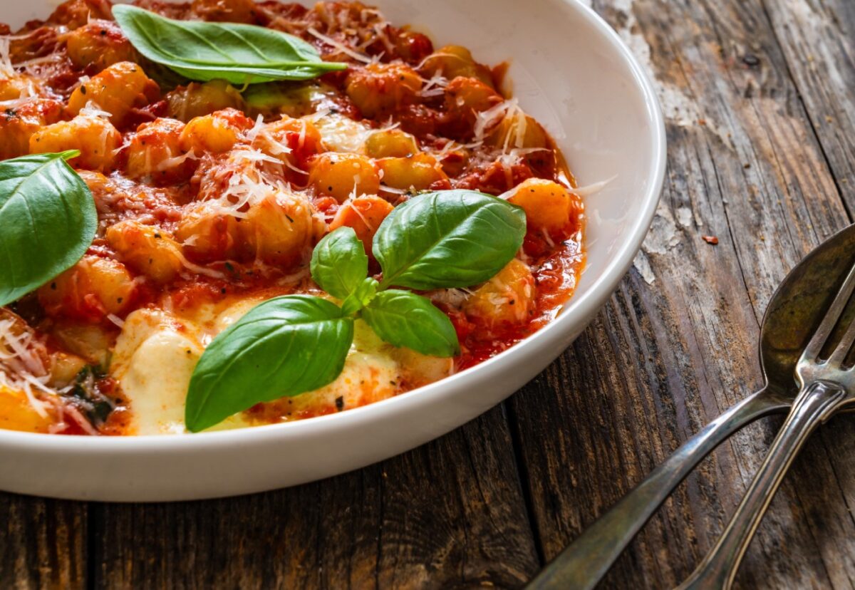 Gnocchi a la sorrentina. Receta italiana tradicional al horno