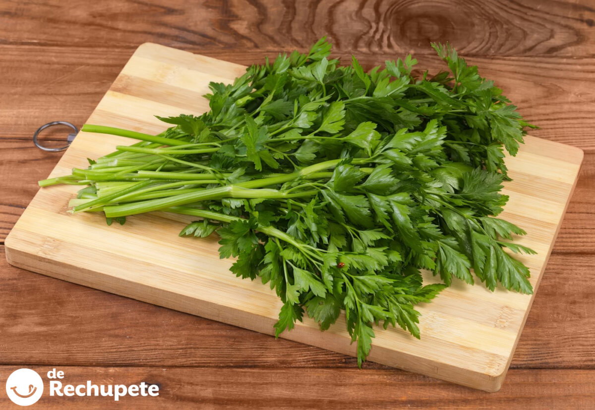Perejil. ¿Qué es? Propiedades, beneficios y usos en la cocina