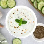 Raita. La salsa india con yogur y pepino
