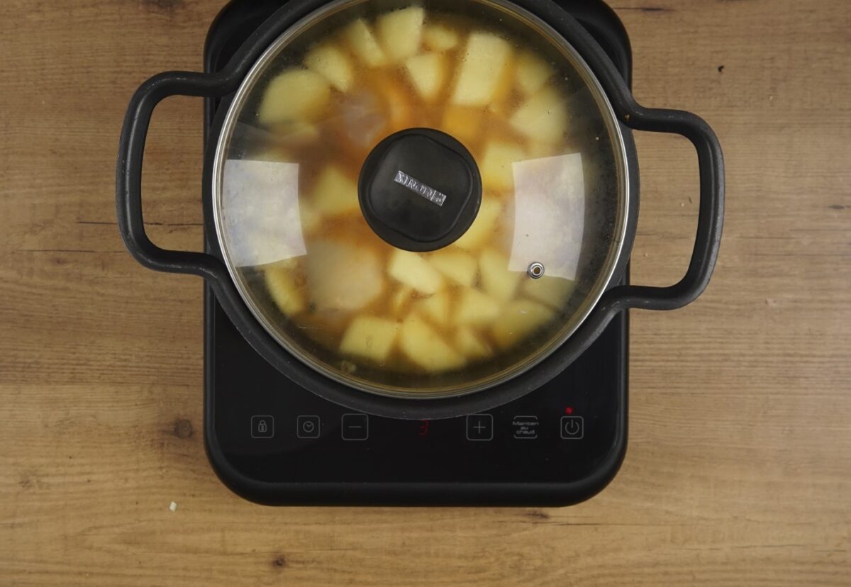 Sudado o guisado de pollo colombiano