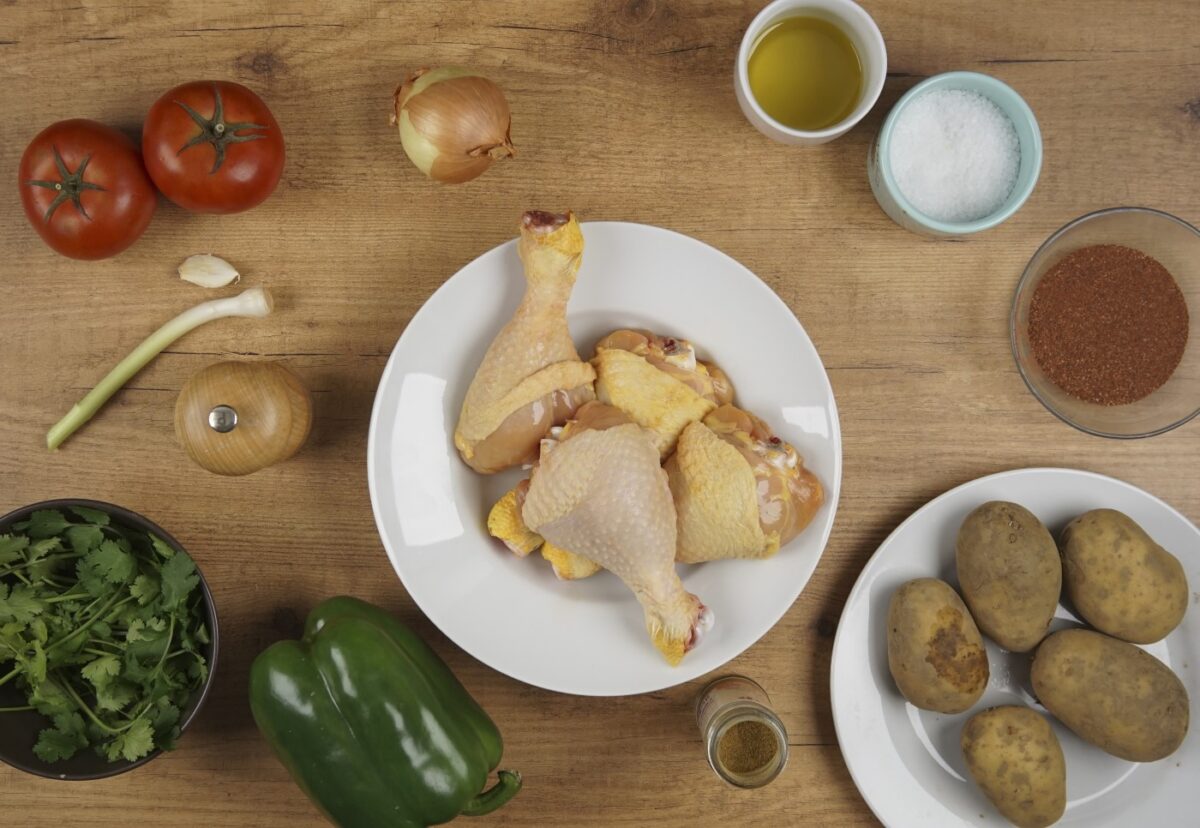Sudado o guisado de pollo colombiano