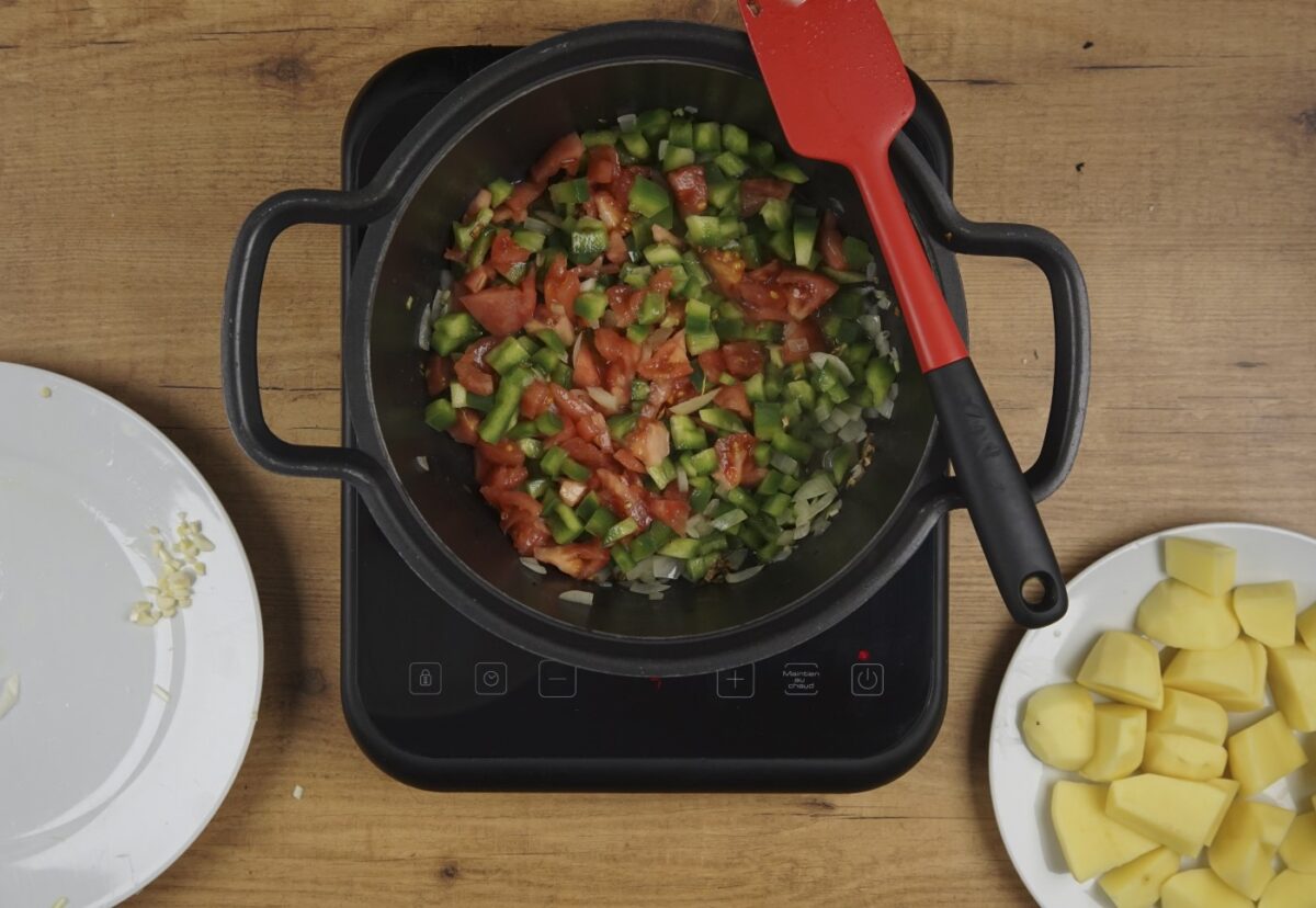 Sudado o guisado de pollo colombiano