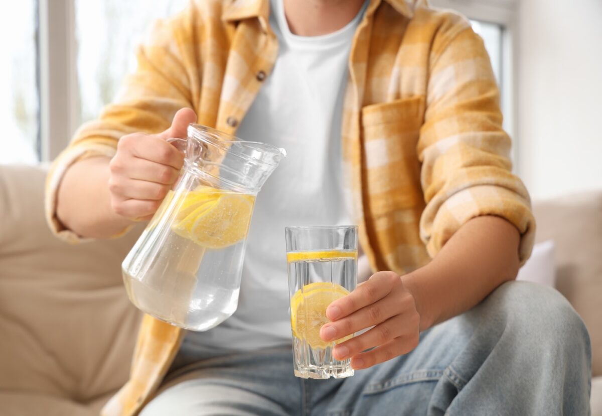 Agua con limón: Mitos y realidades de tomarlo en ayunas