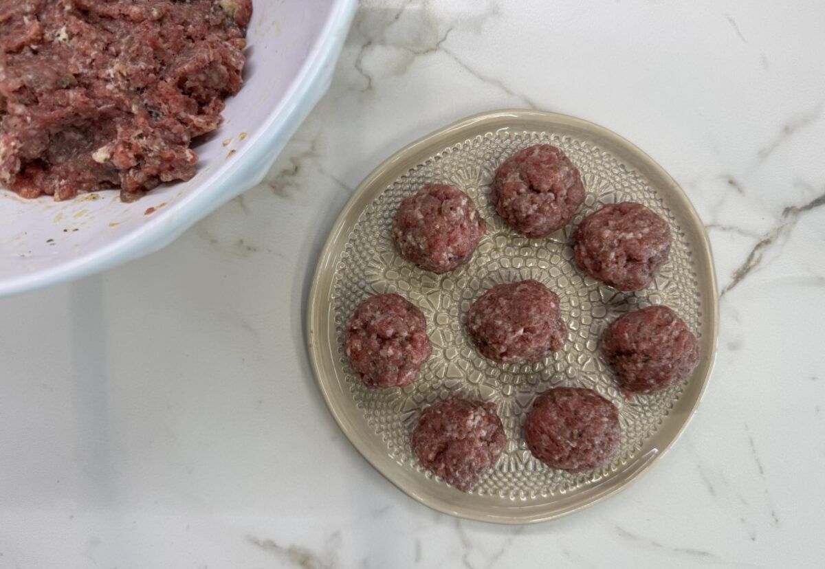 Albóndigas con patatas. Una receta clásica y muy sencilla