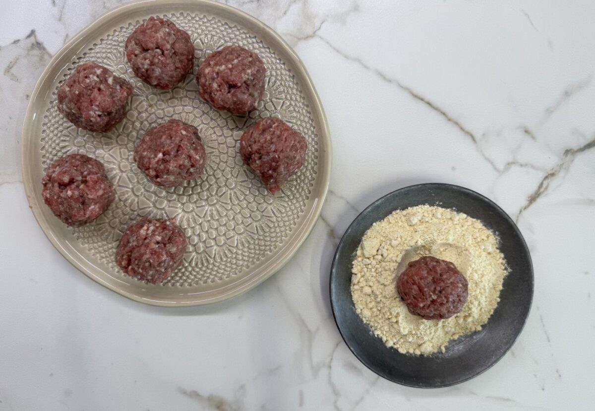 Albóndigas con patatas. Una receta clásica y muy sencilla