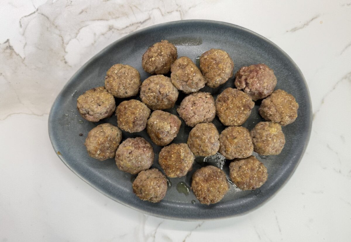 Albóndigas con patatas. Una receta clásica y muy sencilla