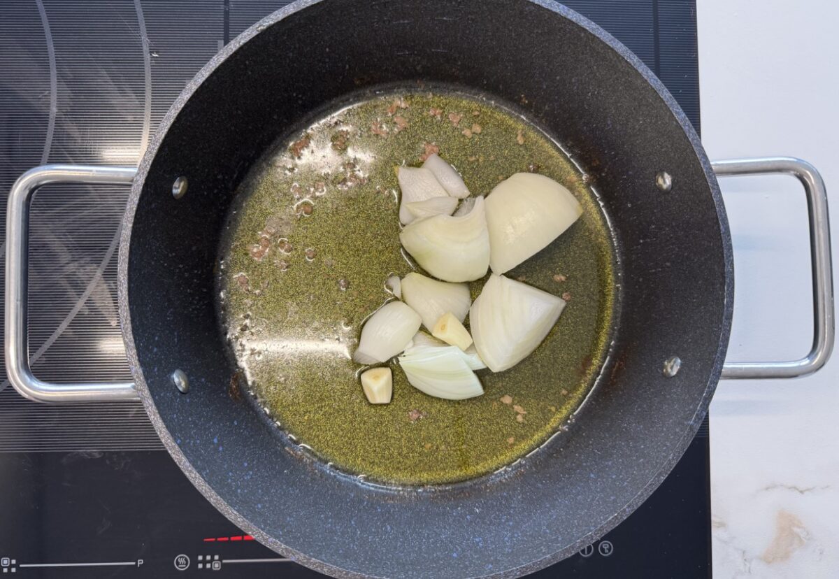 Albóndigas con patatas. Una receta clásica y muy sencilla