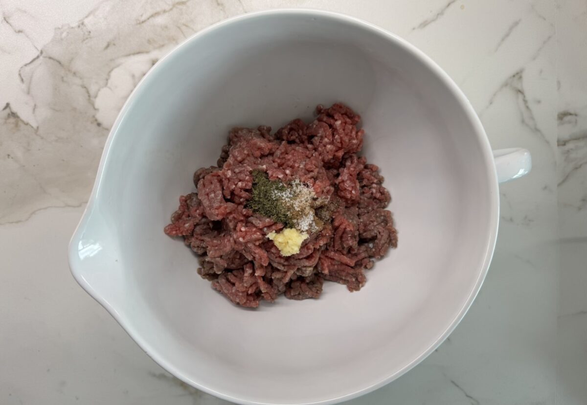 Albóndigas con patatas. Una receta clásica y muy sencilla