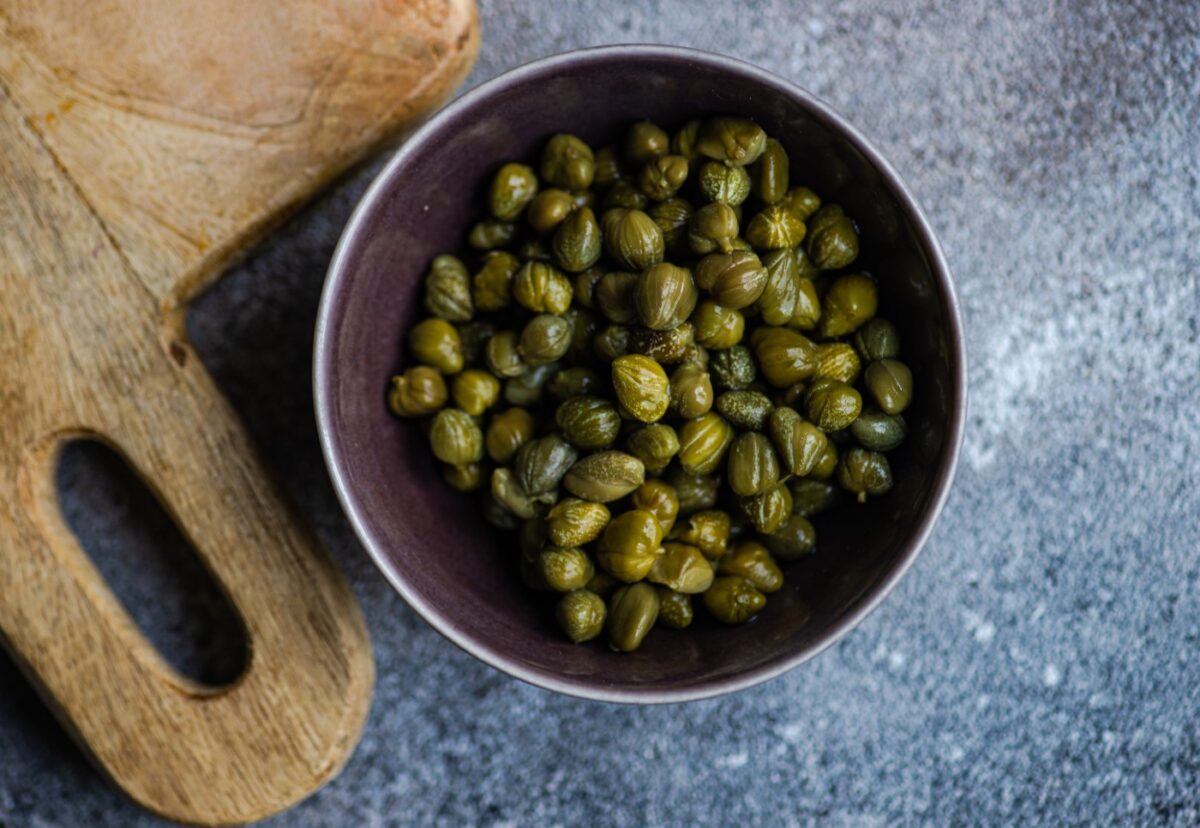 Alcaparras. ¿Qué son? Propiedades y usos en la cocina