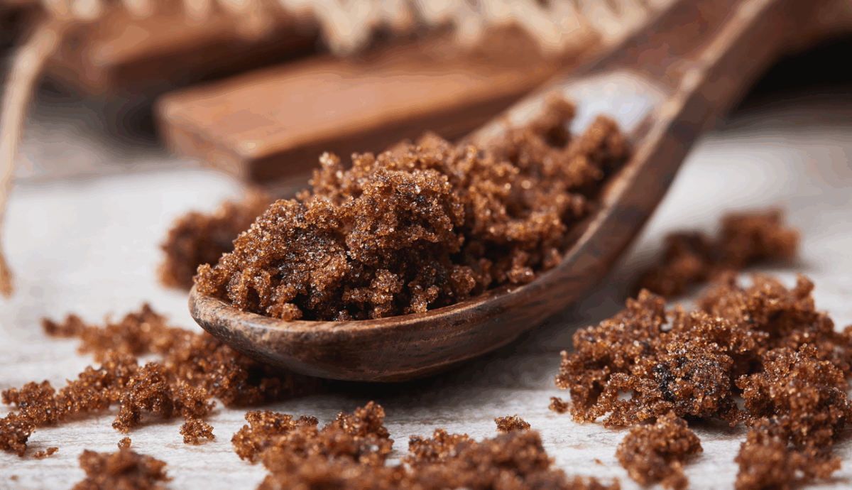 Azúcar mascabado. Qué es, para qué sirve, propiedades y cómo usarlo en la cocina
