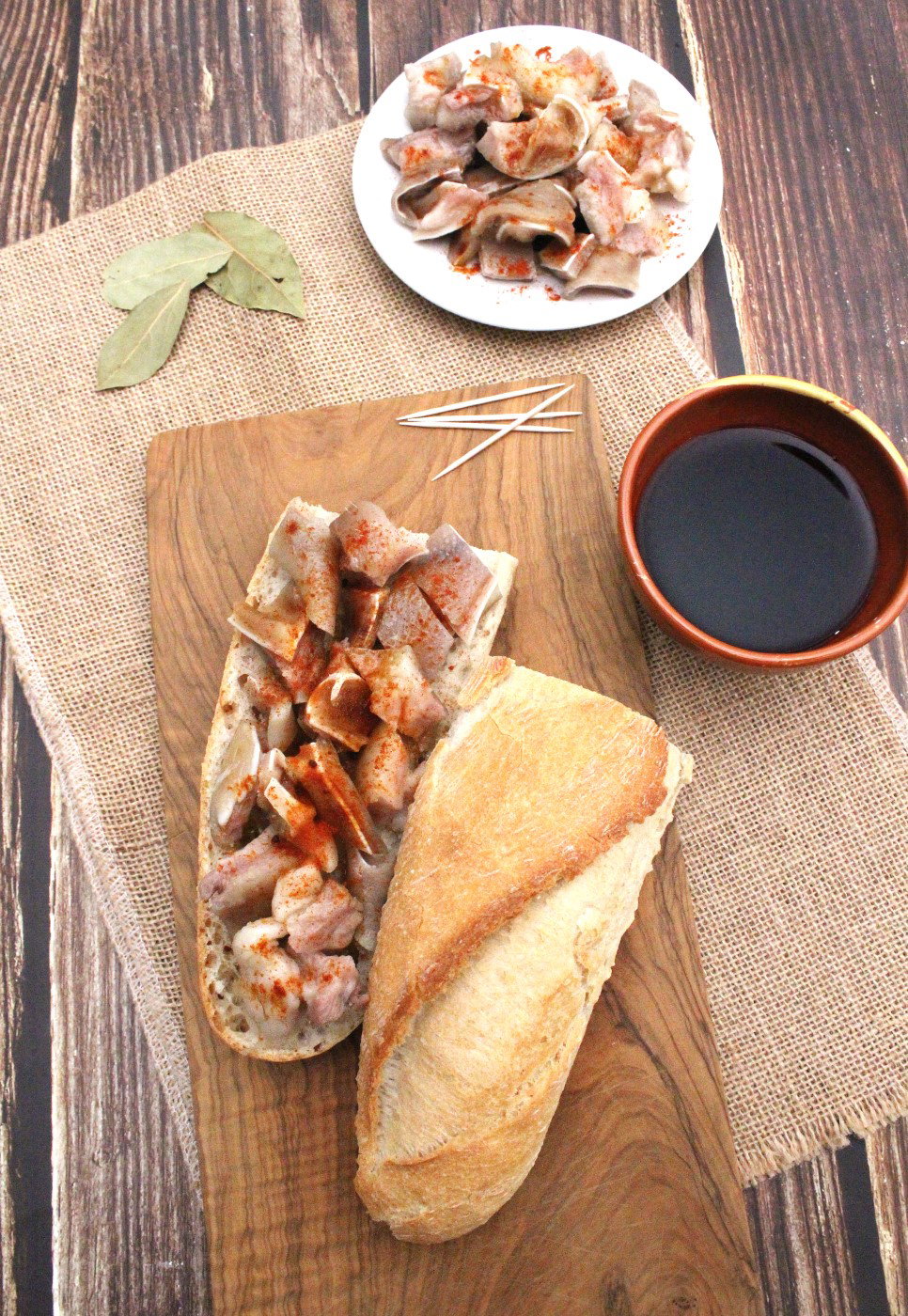 Oreja de cerdo cocida y bocata de cerdo al estilo gallego