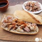 Oreja de cerdo cocida y bocata de cerdo al estilo gallego