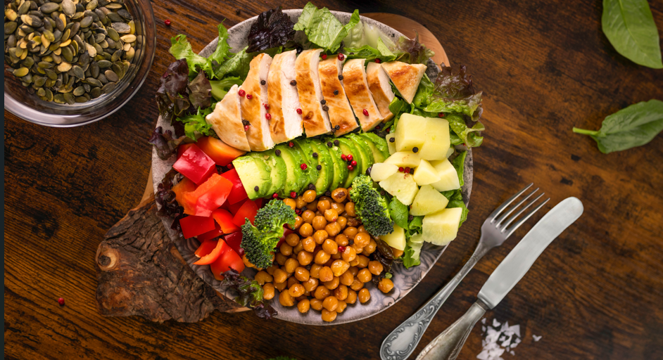 Cenar tarde, ¿es saludable?