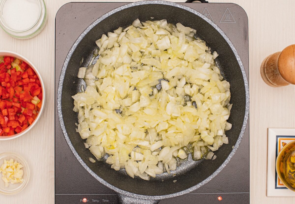 Cebollas rellenas de carne. Un plato típico de Asturias paso a paso