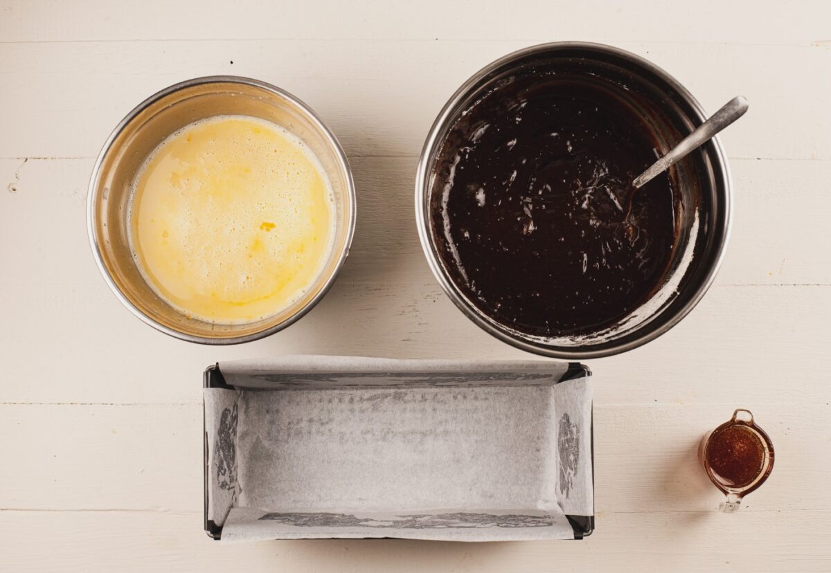 Chocoflan o pastel imposible. Postre que combina brownie con flan