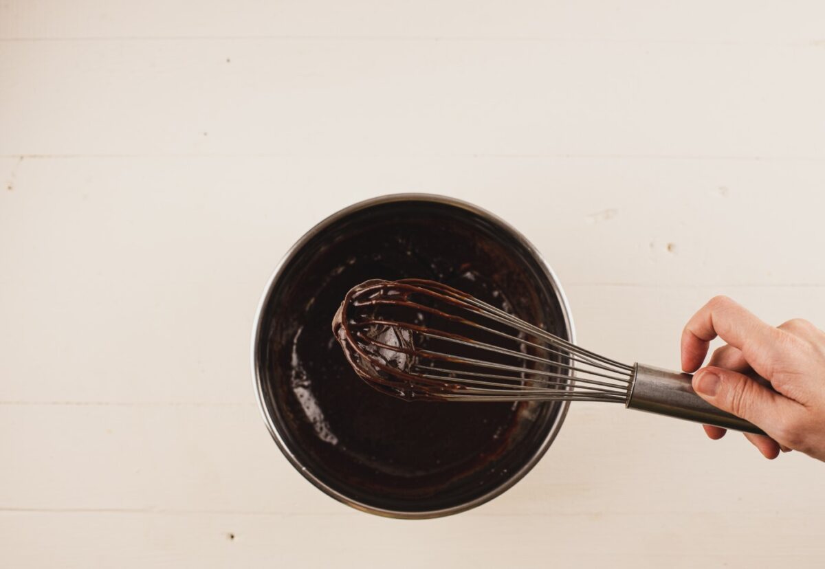 Chocoflan o pastel imposible. Postre que combina brownie con flan
