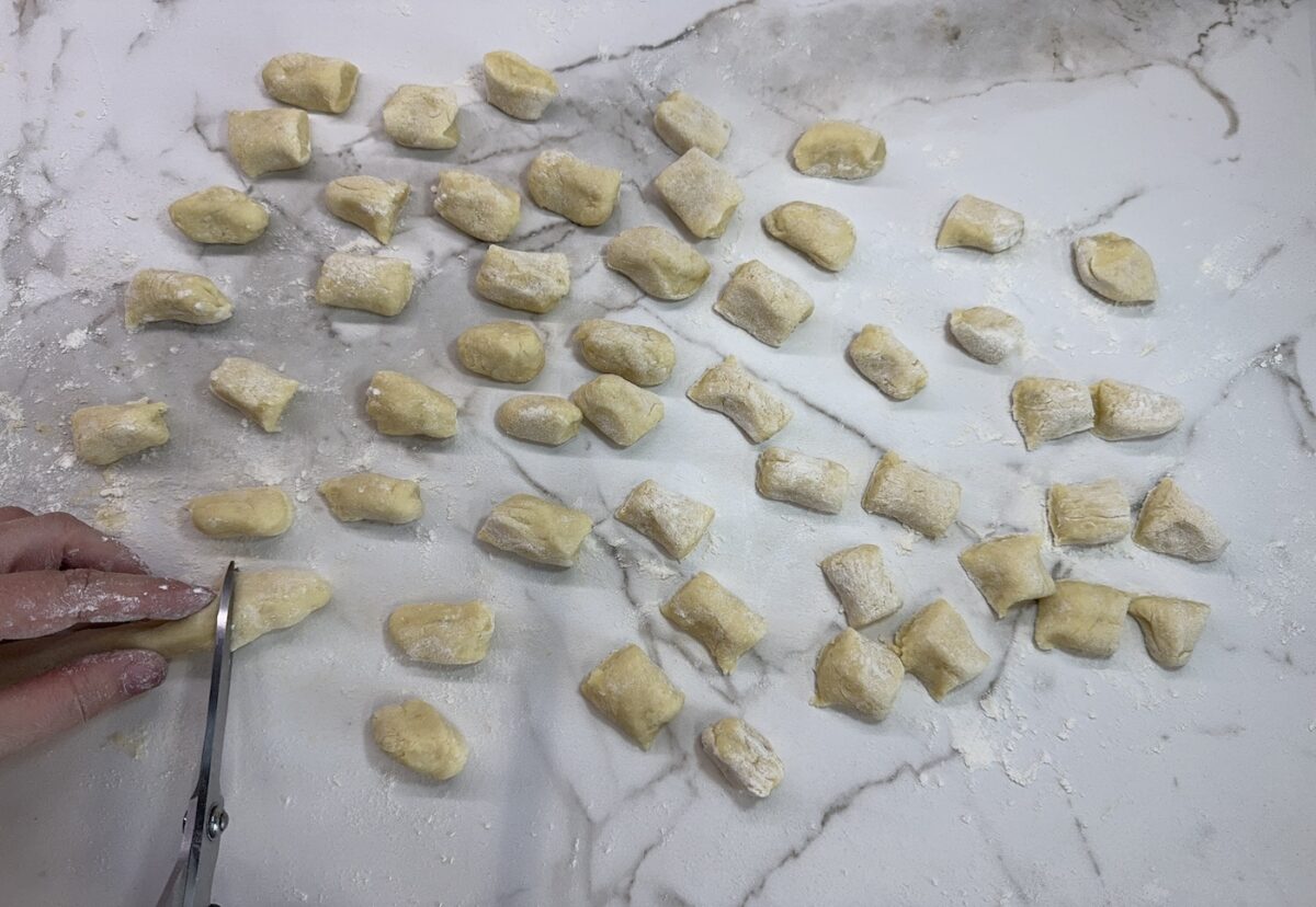 Ñoquis con salsa de queso gorgonzola y nueces