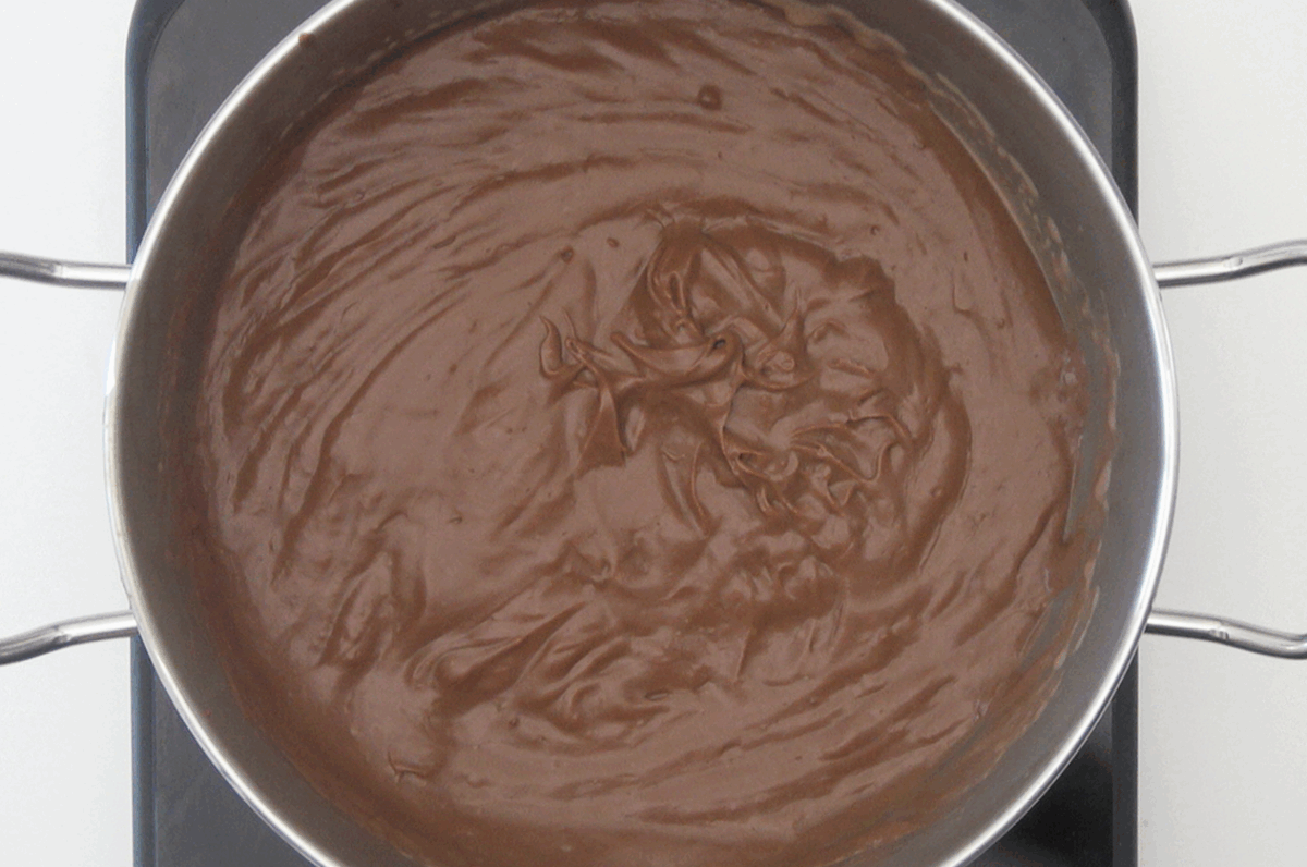 Crema pastelera de chocolate para relleno de tartas y postres