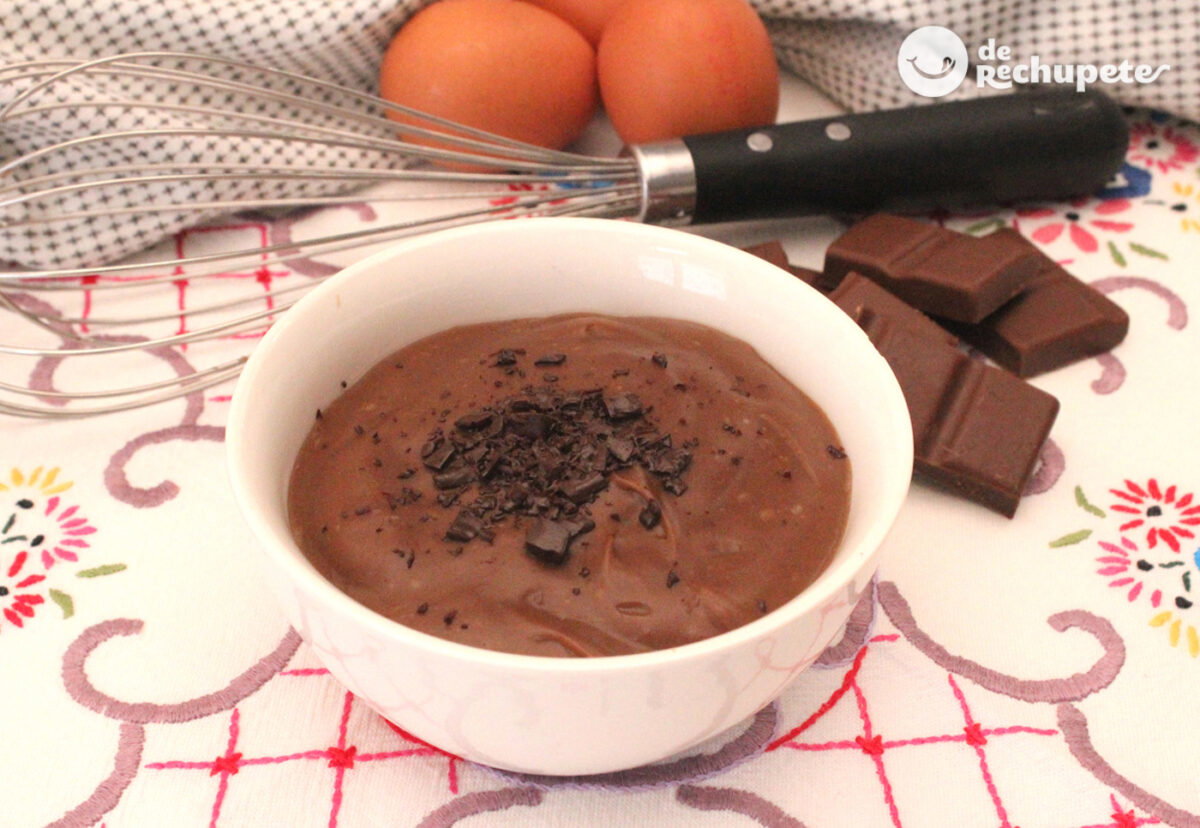 Crema pastelera de chocolate para relleno de tartas y postres