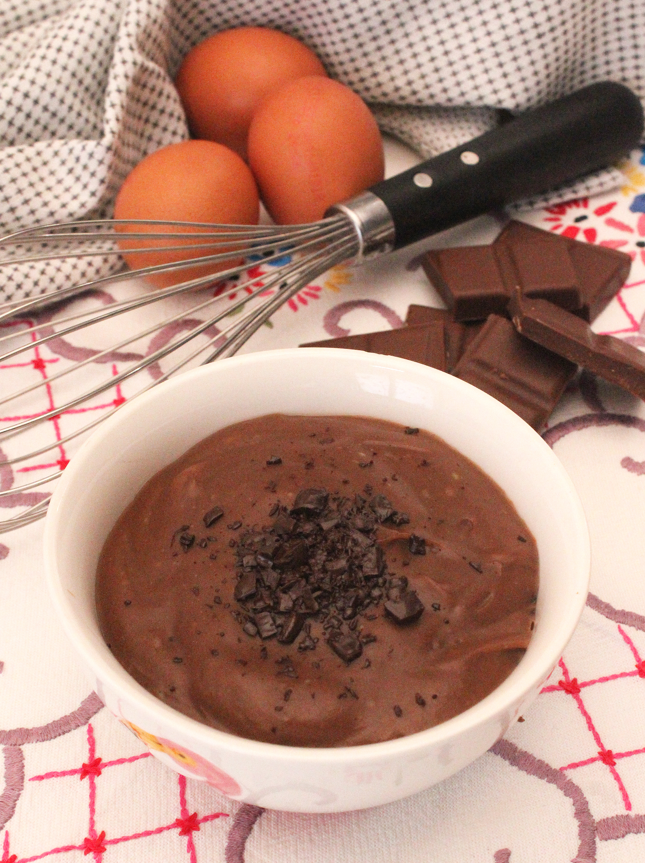 Crema pastelera de chocolate para relleno de tartas y postres