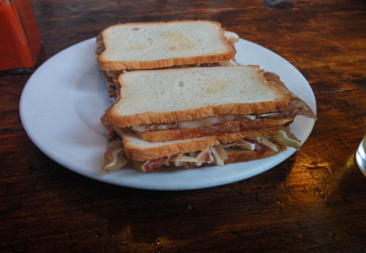 Minutejos. El sándwich castizo de Madrid que no te puedes perder