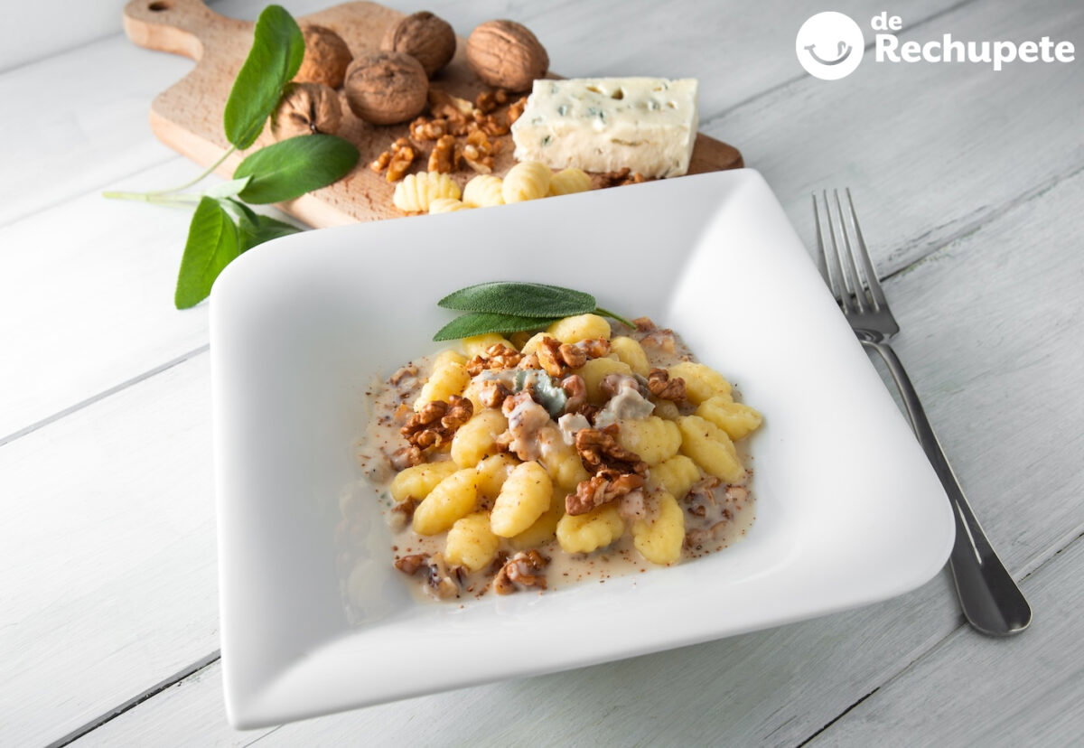 Ñoquis con salsa de queso gorgonzola y nueces