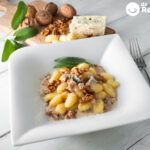 Ñoquis con salsa de queso gorgonzola y nueces