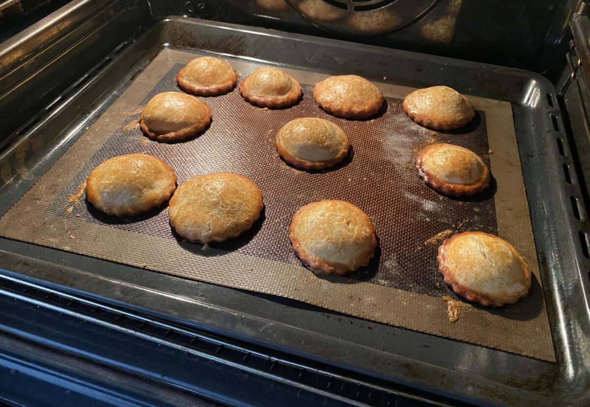 Pastelillos murcianos rellenos de cabello de ángel