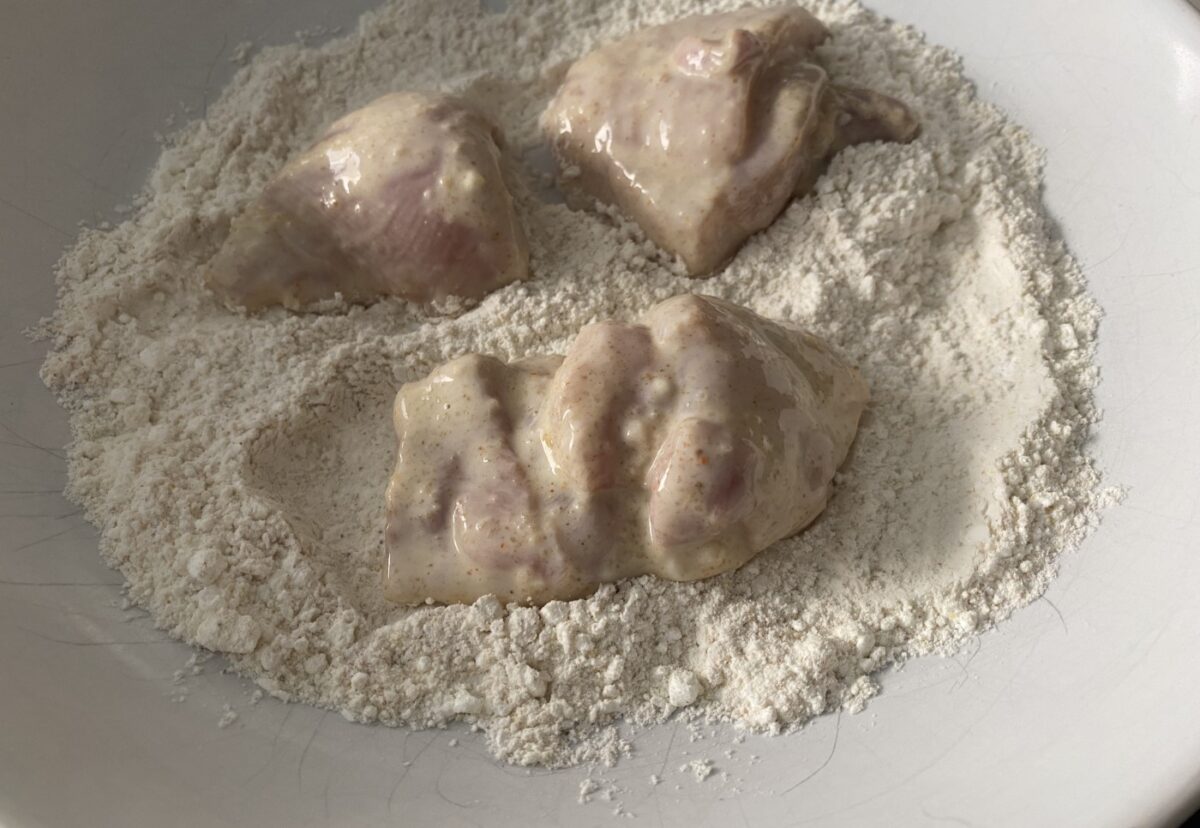 Pollo broaster. Una receta deliciosa con un rebozado crujient