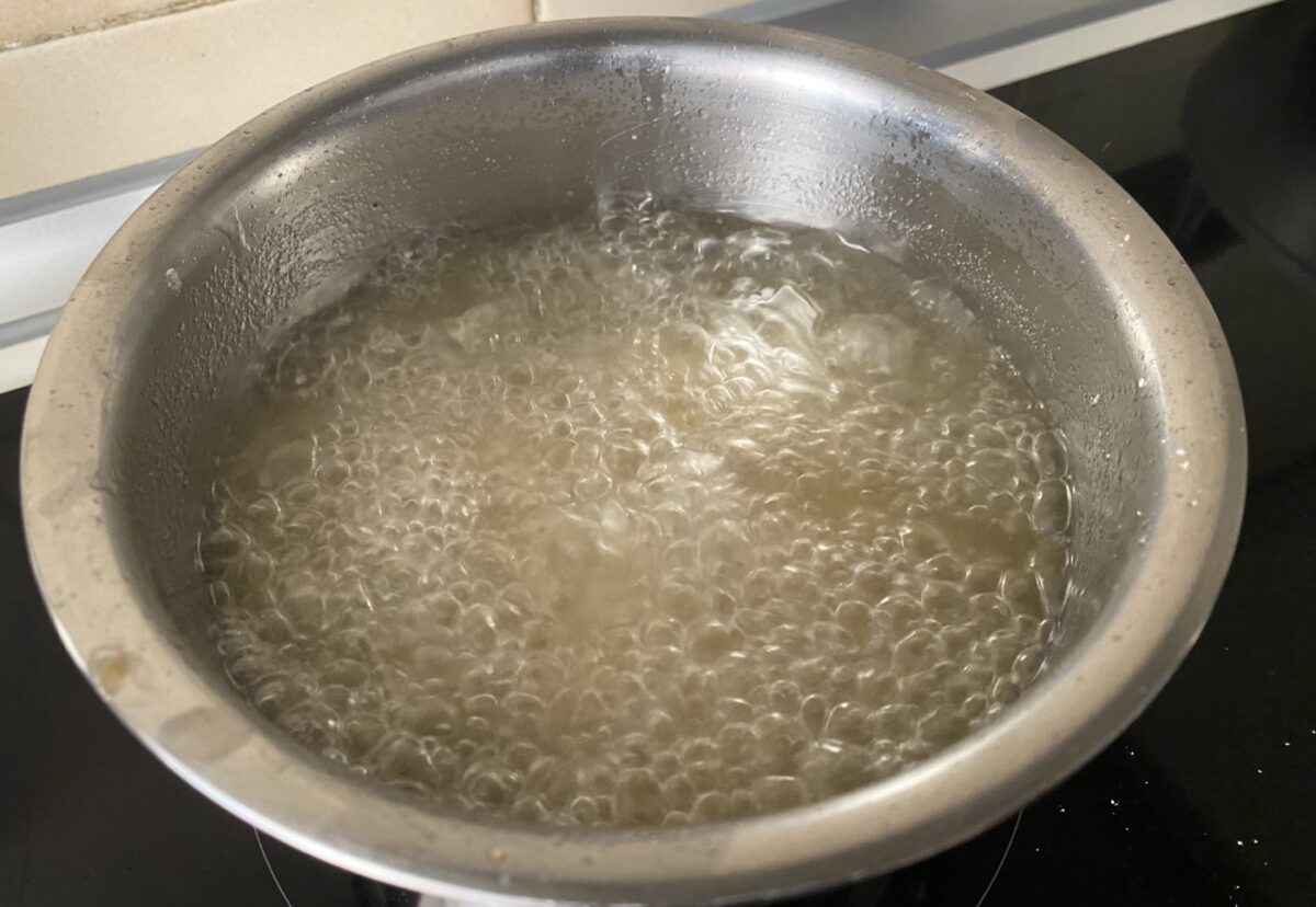 Pollo broaster. Una receta deliciosa con un rebozado crujient