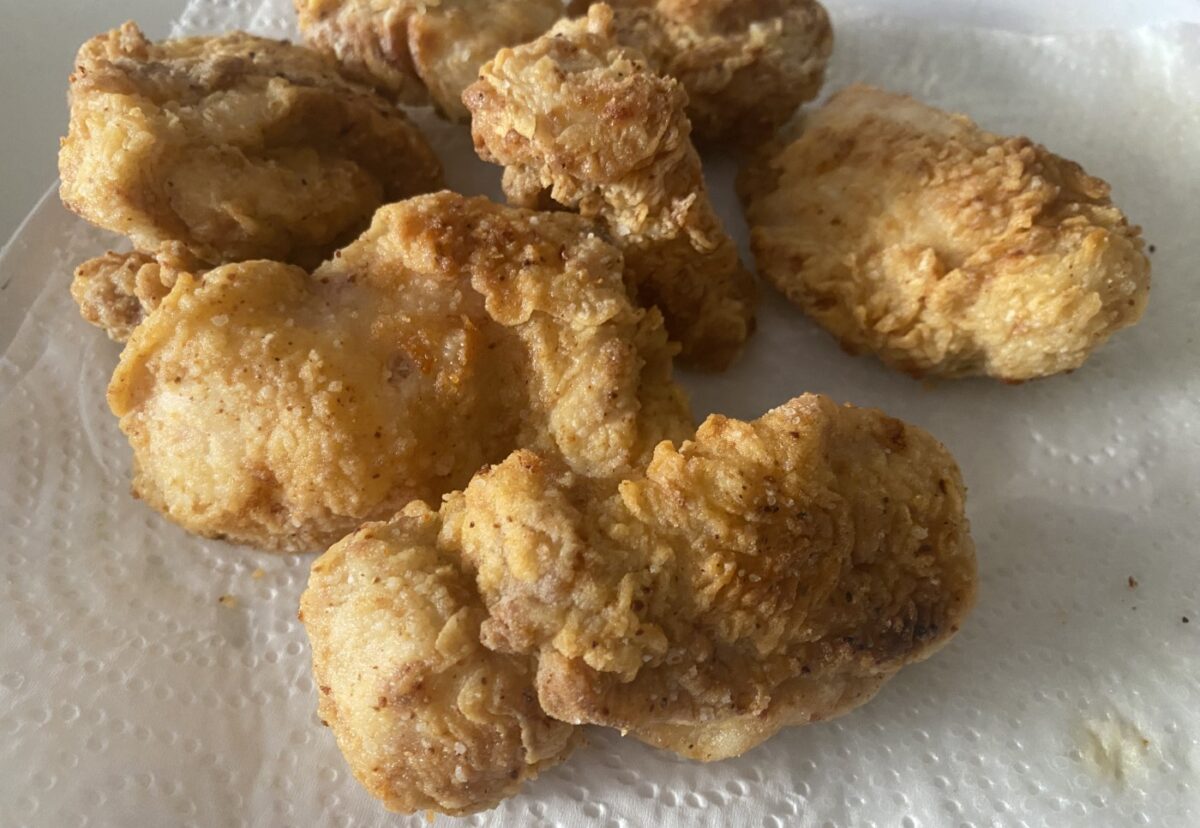 Pollo broaster. Una receta deliciosa con un rebozado crujient