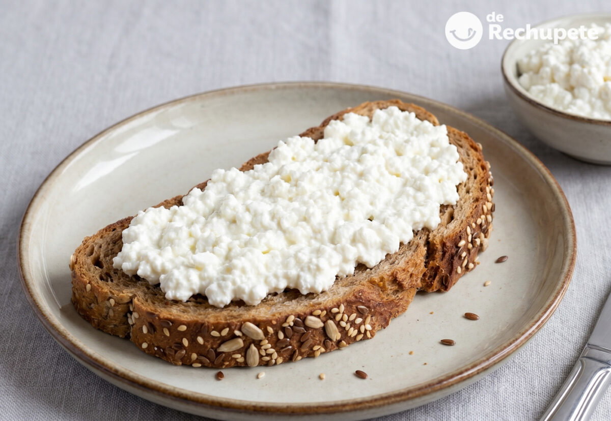Queso cottage: vuelve el ‘anticuado’ queso cottage. Qué es y cómo emplearlo en la cocina