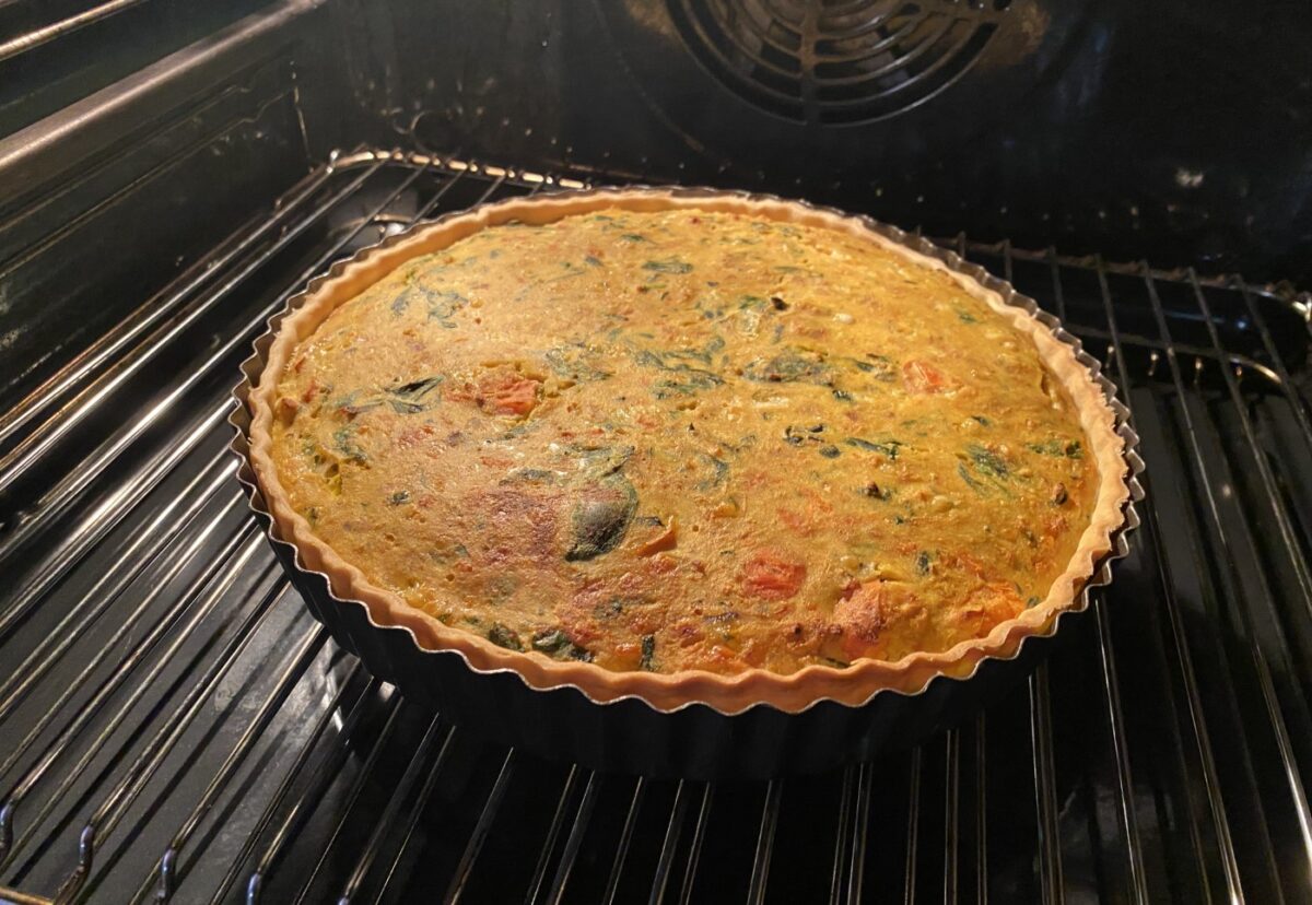 Quiche vegana. Un plato con una gran variedad de verduras