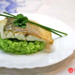 Lubina en papillote con arroz de guisantes