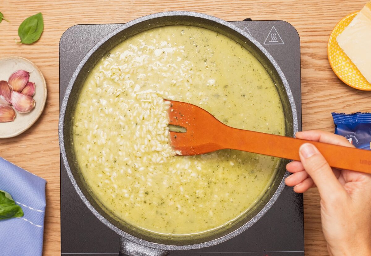 Risotto a la Genovesa. Un delicioso arroz con salsa pesto